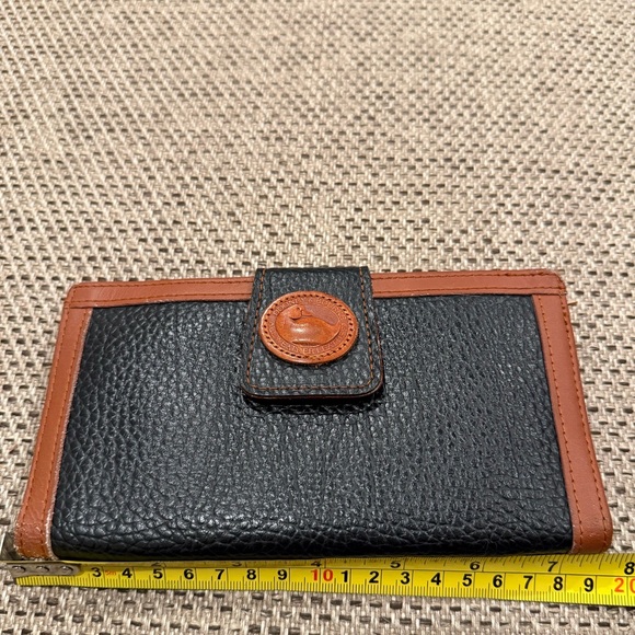 Dooney & Bourke Genuine Black & Tan Leather Wallet With Coin Pocket - Picture 8 of 9